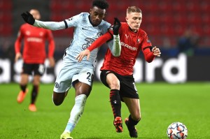  斯特拉斯堡定位球战术显威，头槌接力破门击败蒙彼利埃