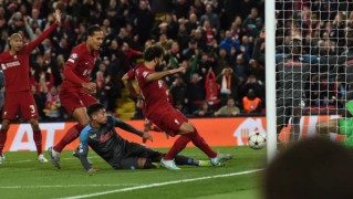  利物浦绝杀热刺保留争冠悬念  