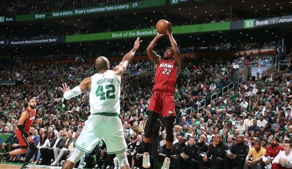  巴特勒三双热火逆转凯尔特人  