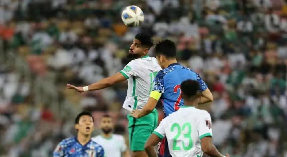  门兴格拉德巴赫进攻多点开花，客场大胜提升排名  